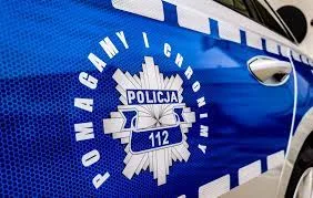 Wałecka Policja uratowała sarnę uwięzioną w ogrodzeniu