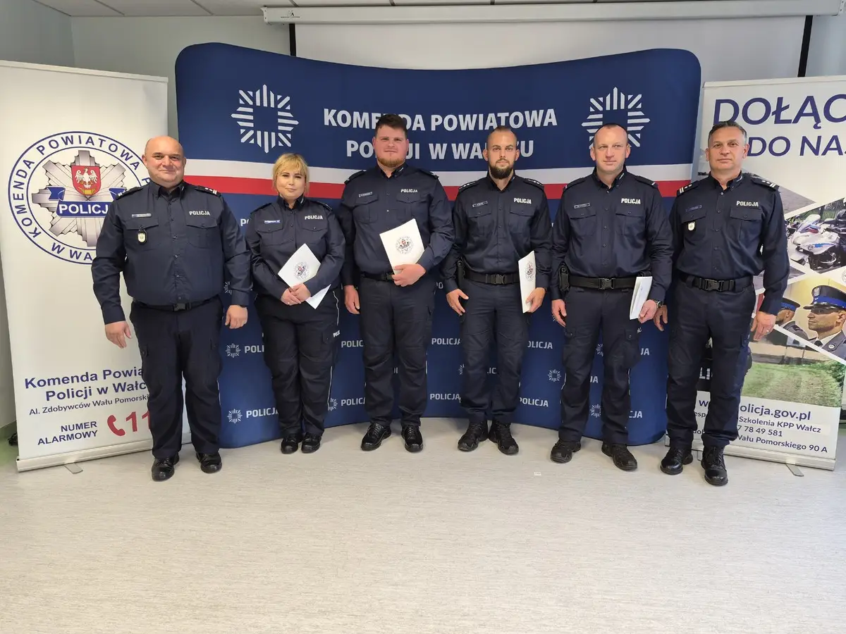 Uroczystość wręczenia podziękowań dla policjantów w Wałczu