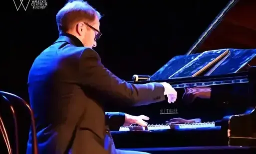 Recital fortepianowy Adama Kośmieji w ramach Dni Seniora