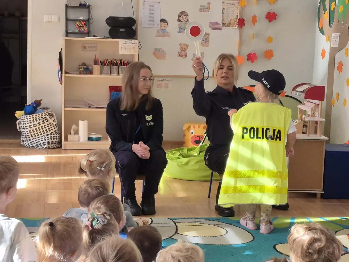 Spotkanie policjantów z przedszkolakami w Wałczu
